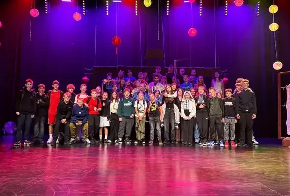 Charytatywny spektakl „Mulan” w Głogowie – sztuka, emocje i kulisy teatru