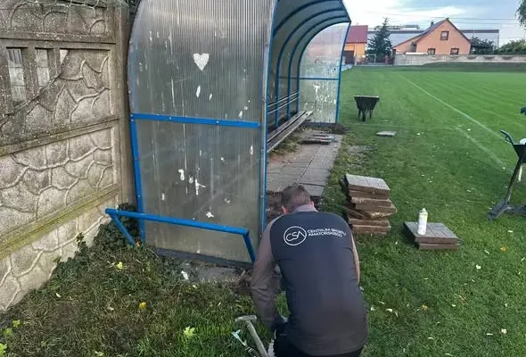 Kotla: ruszyła modernizacja wiat na boisku sportowym
