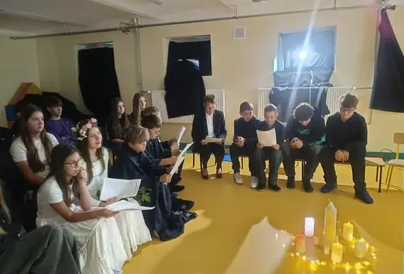 Narodowe Czytanie w szkole: „Dziady” w blasku świec