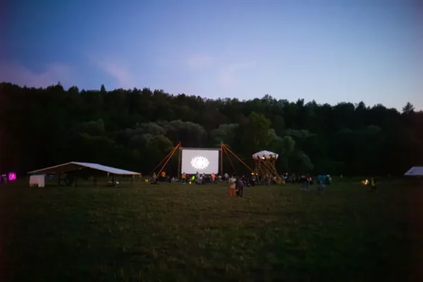 Klub Filmowy „Rustykalni” zaprasza na seans „Takie jest życie” w Stodole Kultury w Jerzmanowej