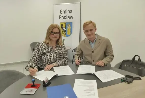 Gmina Pęcław inwestuje w drogę w Mileszynie – umowa podpisana