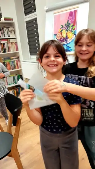 Biblioteczny escape room w Serbach otwarty – pierwsze sesje pełne emocji
