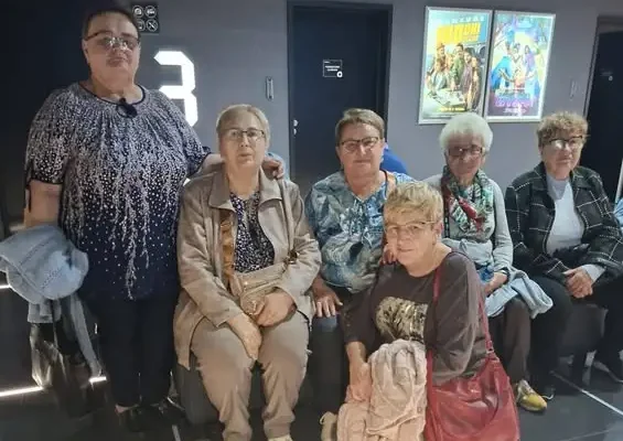 Seniorzy z Białołęki obejrzeli „Lalkę” w kinie w Głogowie