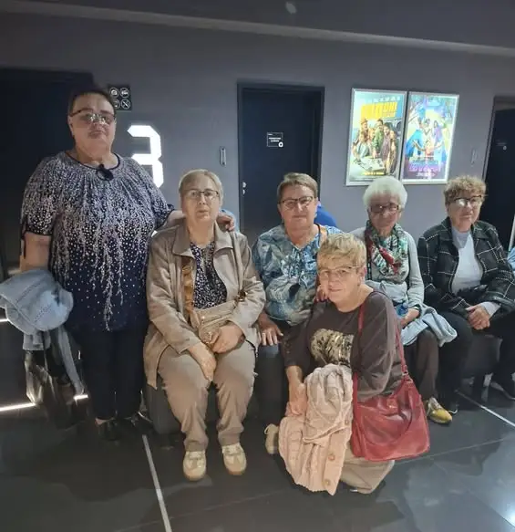 Seniorzy z Białołęki obejrzeli „Lalkę” w kinie w Głogowie