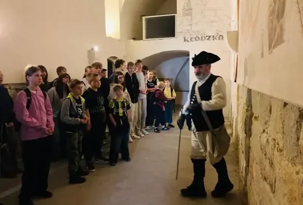 Uczniowie z Serbów zwiedzali Kotlinę Kłodzką w ramach programu „Poznaj Dolny Śląsk”
