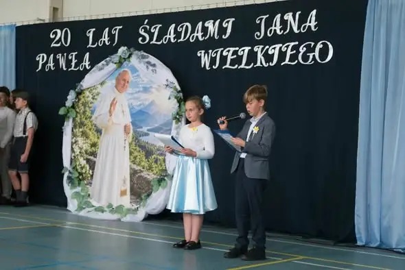 Nowe Żukowice: 20-lecie imienia i sztandaru Szkoły Podstawowej im. Jana Pawła II