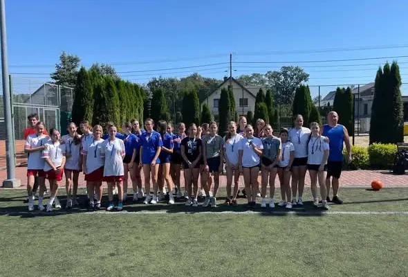 Piłkarki z U15 wywalczyły awans i stanęły na podium w Niecieczy