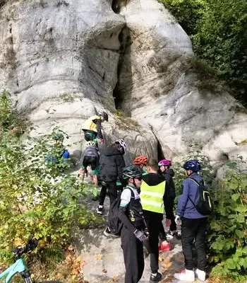Wilków: uczniowie klas IV–VI zwiedzili Bolesławiec i Zamek Kliczków w ramach programu „Poznaj Dolny Śląsk”