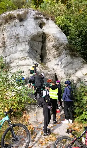 Wilków: uczniowie klas IV–VI zwiedzili Bolesławiec i Zamek Kliczków w ramach programu „Poznaj Dolny Śląsk”